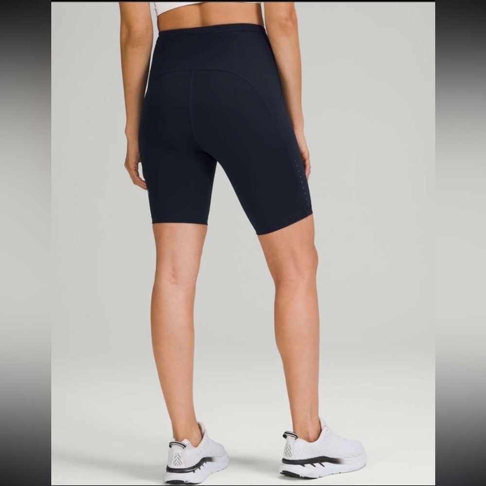 Lululemon Swift Speed High-Rise Short 8" in True Navy - Picture 2 of 3